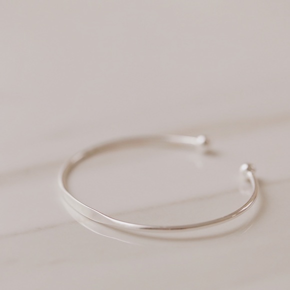 Dainty Ball Bracelet | 925 Silver - Picture 5 of 10